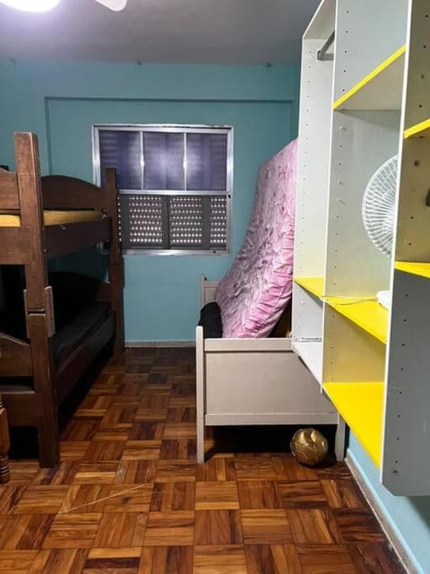 APTO EM SÃO VICENTE, PRAIA ITARARÉ, À UMA QUADRA DA PRAIA, 2 quartos, ÓTIMA LOCALIZAÇÃO Apartment in Santos