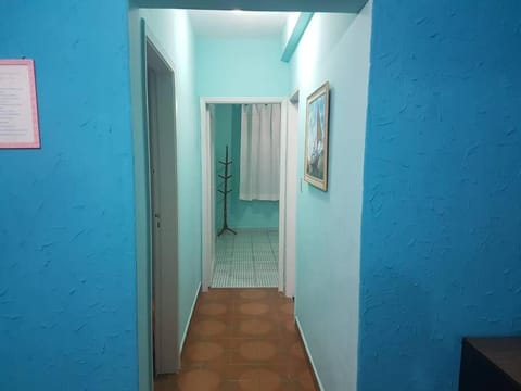 APTO EM SÃO VICENTE, PRAIA ITARARÉ, À UMA QUADRA DA PRAIA, 2 quartos, ÓTIMA LOCALIZAÇÃO Apartment in Santos