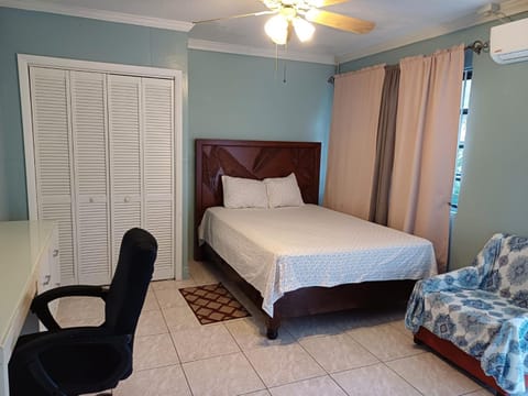 Errol and Nancys place Bed and Breakfast in Nassau