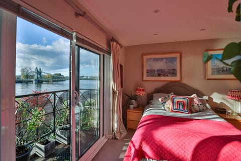 GuestReady - Leafy Terrace Retreat by the River Apartment in London Borough of Richmond upon Thames