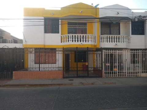 Day, Neighbourhood, Balcony/Terrace, Street view