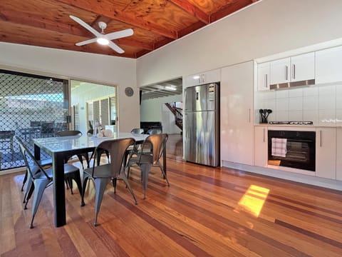 Dining area, kitchen