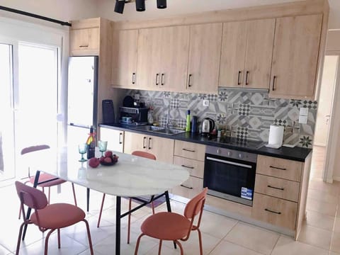 Coffee/tea facilities, Kitchen or kitchenette, Dining area, pet friendly, stove, toaster