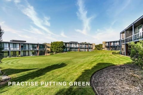 Scenic Golf & Spring 1BR Getaway Apartment in Fingal