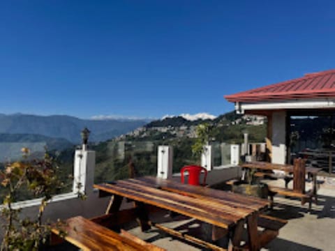 Property building, Patio, Day, Natural landscape, View (from property/room), Balcony/Terrace, Dining area, Mountain view