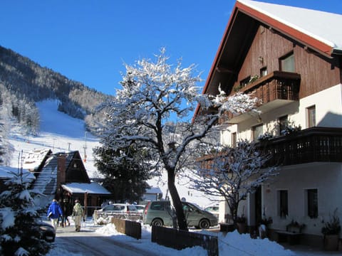 Property building, Facade/entrance, Neighbourhood, Winter, Skiing, Mountain view