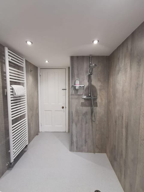 William Morris, Spacious ground floor lux double bedroom Alojamiento y desayuno in Bexhill