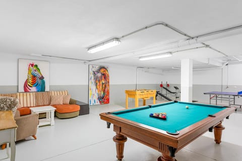 Billiard, Game Room