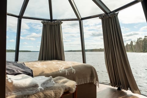 Bed, Lake view