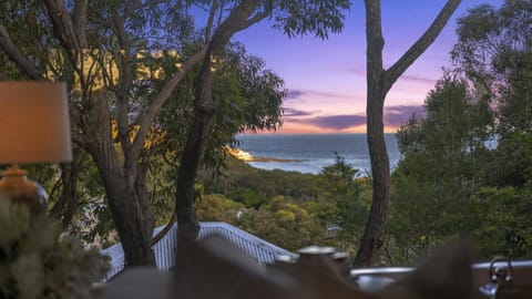 Beach, Bay, Bush and Heated Plunge Pool House in Central Coast