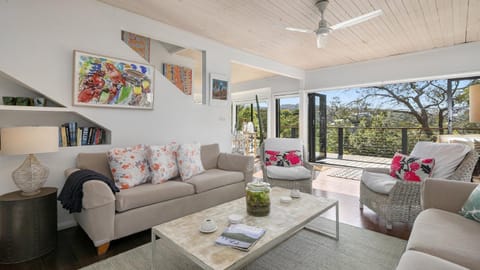 Bush and Bay Setting With Easy Walk To Beach Casa in Central Coast
