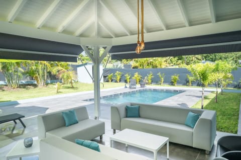 Seating area, Pool view