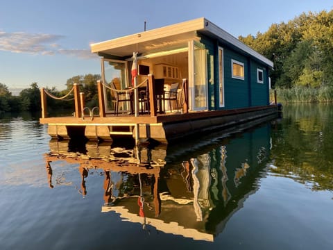 Hausboot Havelzauber in Werder Docked boat in Schwielowsee