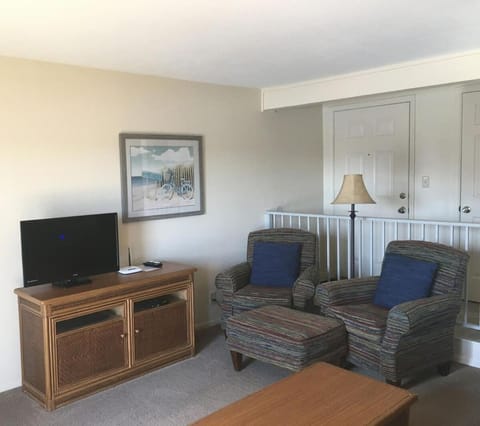 Top level Condo with Pool and Hot Tub and Playground at Lake Ozarks Condo in Osage Beach
