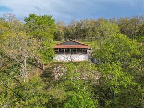 Table Rock Lakefront on 2 Acres with firepit House in Table Rock Lake