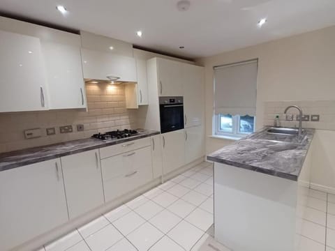 Spacious modern 3 Bed House Casa de campo (Villa) in Solihull