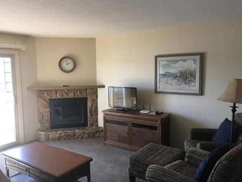 Condo with Heated Pool and Indoor Hot Tub and close to Grand Glaize Bridge at Lake Ozarks Condo in Osage Beach