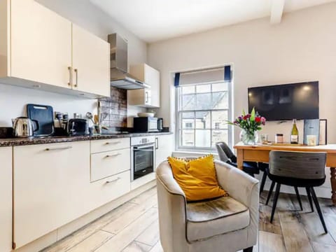 Pass the Keys The Eaves Style & Sophistication Central Bakewell Condo in Bakewell Stand E