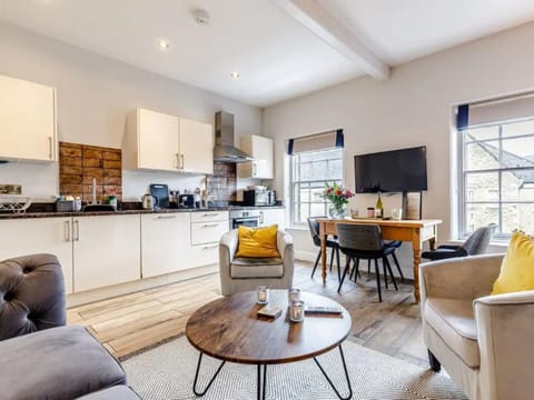 Pass the Keys The Eaves Style & Sophistication Central Bakewell Condo in Bakewell Stand E