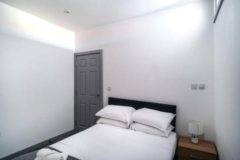 Smart 1 Bedroom Apartment in Blackburn Condo in Blackburn