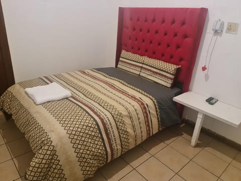 HASATE GUEST HOUSE 13 LOUWVILLE STREET BELLIVILLE Cape Town south Africa Chalet in Cape Town