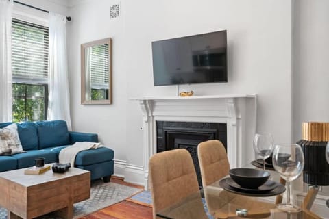 Newly Renovated 3BR Oasis Walk to Columbia Uni Casa in Harlem