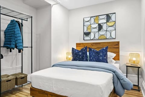 Newly Renovated 2BR w Rare Private Backyard and BBQ Maison in Harlem