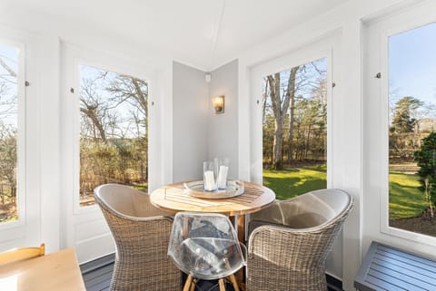 Fresh Pond Chateau Renovated Bright and Cozy Home Casa in Tisbury