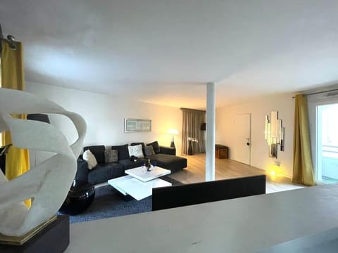 Duplex de 120m2 avec 3 chambres & jardin arboré Apartment in Versailles
