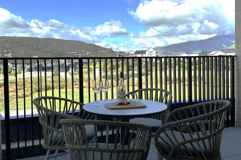 Majestic Mountain-View Retreat Condo in Wanaka