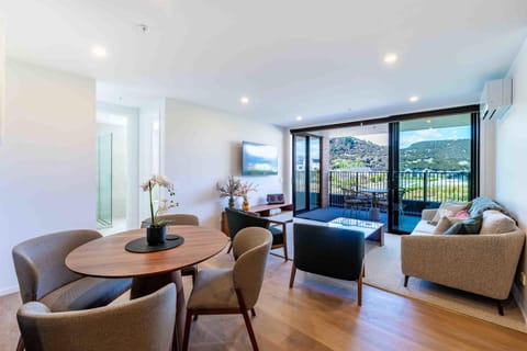 Majestic Mountain-View Retreat Apartment in Wanaka