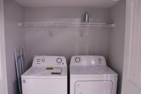 Deluxe 2 bedroom suite with*Netflix/Cable/Prime Maison in Edmonton