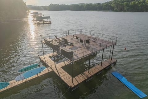 Lakefront with Dock and Hot Tub! House in Lake Hartwell