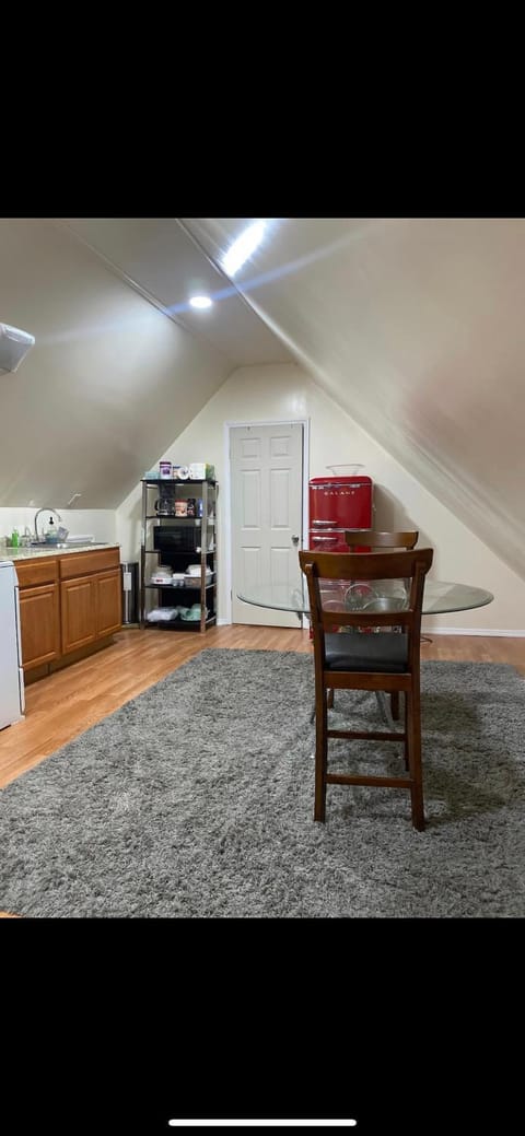 Cheerful New Renovated One Private Bedroom Location de vacances in South Ozone Park