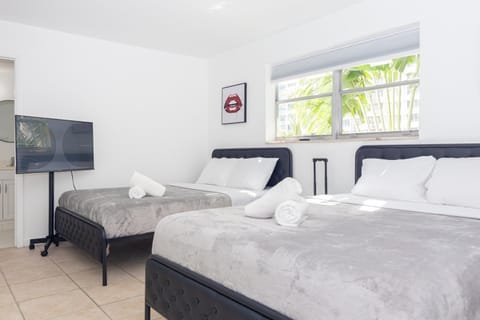 One Bedroom Apartment - with Parking & Balcony - Heart of Wynwood Condominio in Miami