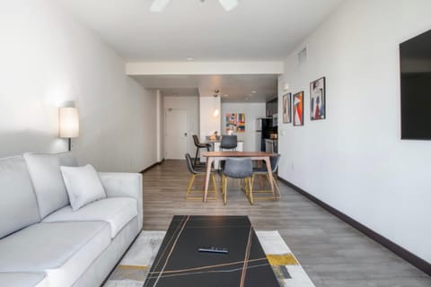 New WeHo Luxury Apartment Condominio in Burbank