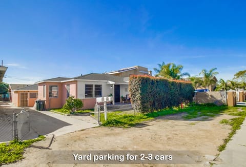 Entire Lovely 3-Bedroom Home with 3 Queen Beds & Spacious Yard, 6 Guests Maximum Maison in Chula Vista