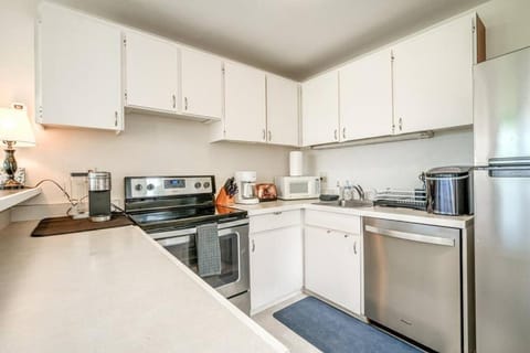 Newly Upgraded 2BR APT Near Keauhou Bay (6 Guests) Condominio in South Kona