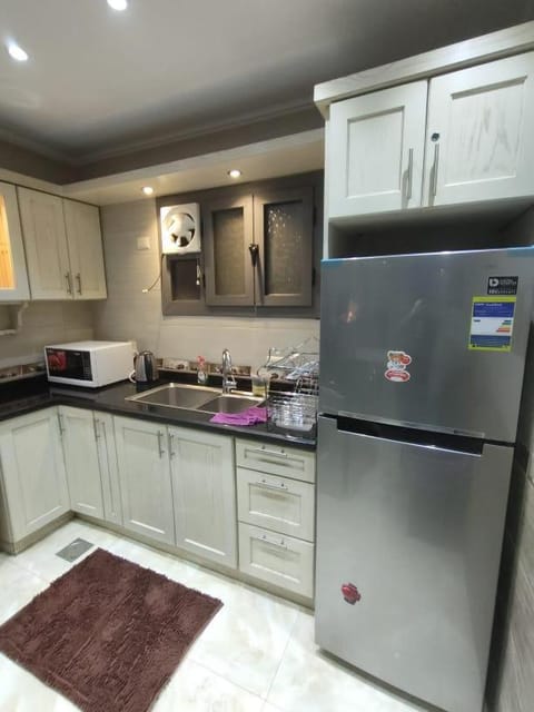 Apartment with 3 bedrooms Condo in Cairo Governorate