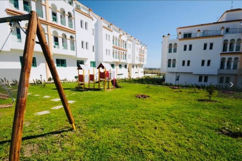 Lujoso apart.vacacional achakar playa& piscina wifi !! Apartment in Tangier