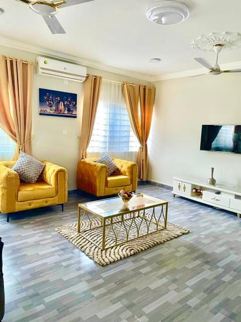Luxury 3 Bed Home in Central Accra with Roof Terrace and FREE WiFi Condo in Accra