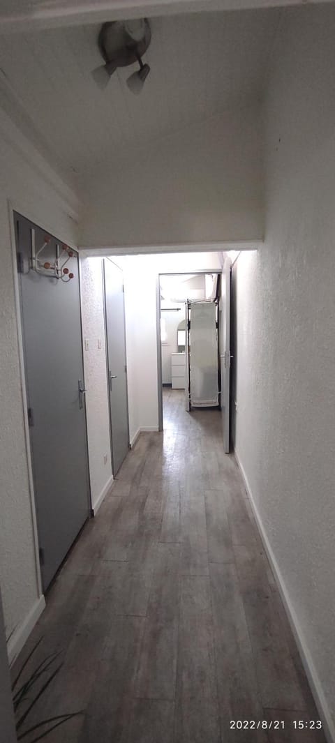 Appartement T2, coin jardin. Apartment in Nimes