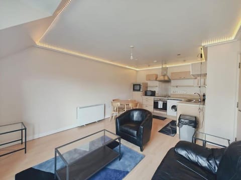Barking 1 bed flat With Parking Condo in Barking