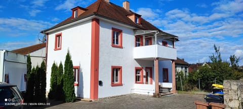 Property building, Day, Neighbourhood, Street view, Parking