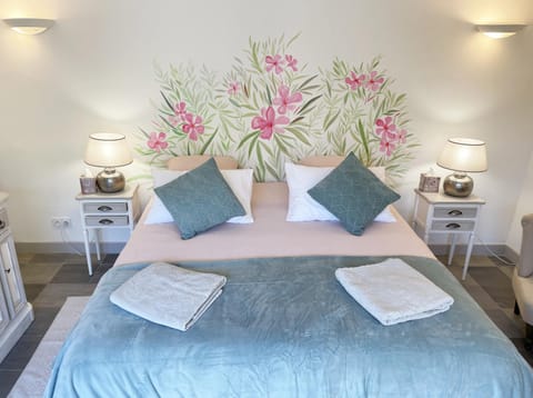 VILLA CANZOMY Bed and Breakfast in Saint Paul de Vence