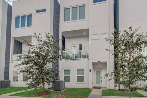 Luxurious Med Cntr/NRG Townhome Condo in Houston