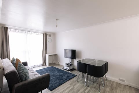 Amazing 1 Bed Flat with Free Parking Condo in Croydon
