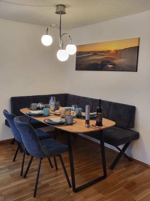 Living room, Dining area