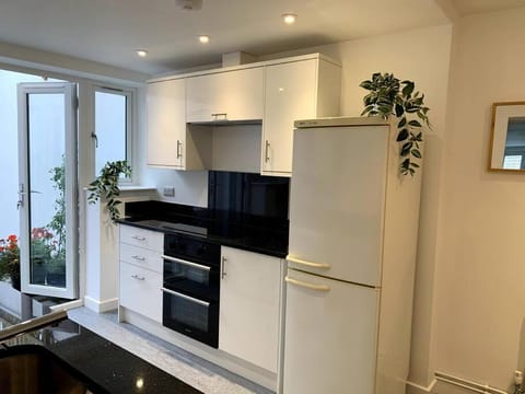 Newly refurbished Uplyme getaway Apartment in Lyme Regis