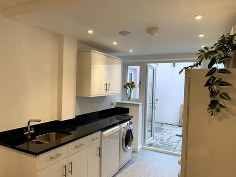 Newly refurbished Uplyme getaway Apartment in Lyme Regis